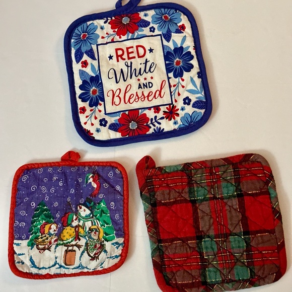 Holiday Kitchen Potholder Bundle - Christmas & 4th of July Themes, Cute, Handy - Picture 3 of 16